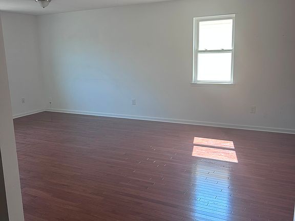 5th image of 1060-1062 E Grand St Floor 2