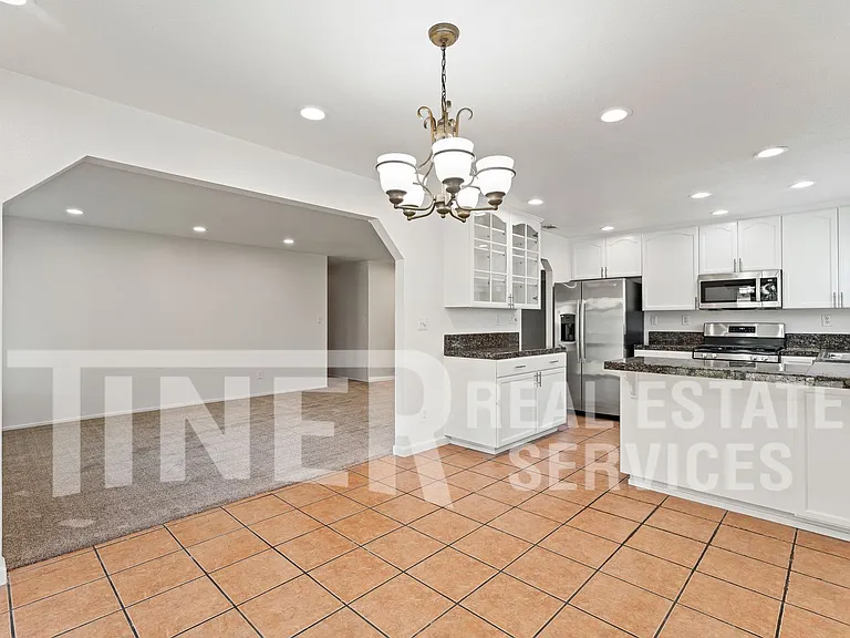 2815 Erin Dr — Photo 8