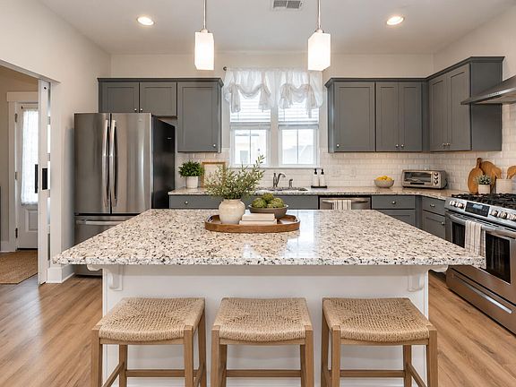 4th image of 125 Sugarberry Way