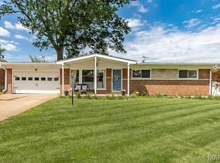 9327 Ewers Dr, Saint Louis, MO 63126