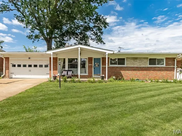 9327 Ewers Dr, Saint Louis, MO 63126