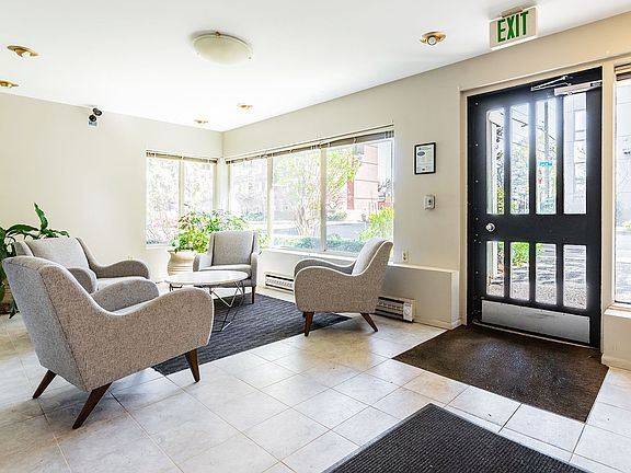 4th image of 533 Harvard Ave E #1-206
