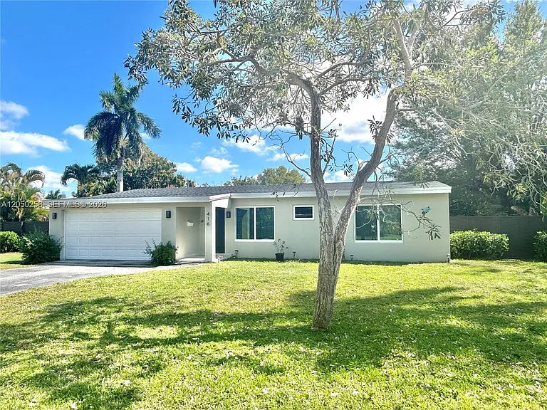 416 Bayberry Dr — Photo 1