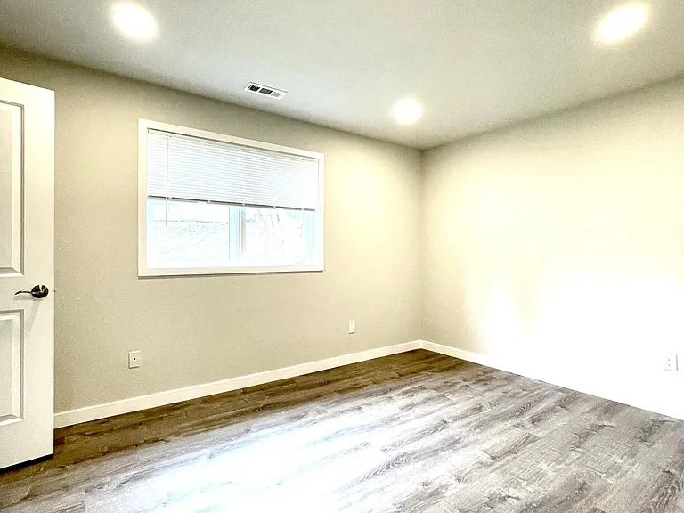 20832 Poplar Way — Photo 36