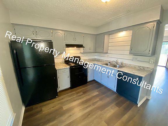 5th image of 704 NE Ball Dr Unit B