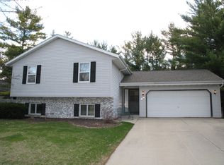 W200N16520 Pine Dr, Jackson, WI