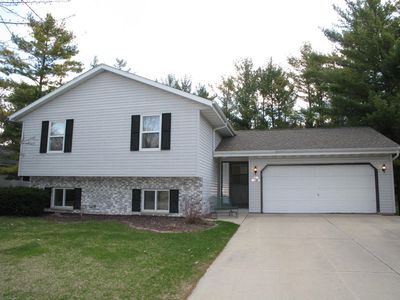 W200N16520 Pine Dr, Jackson, WI, 53037