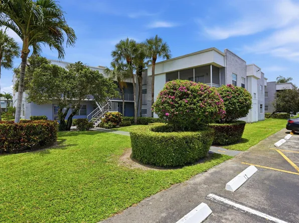 100 Flanders Way, Delray Beach, FL 33484