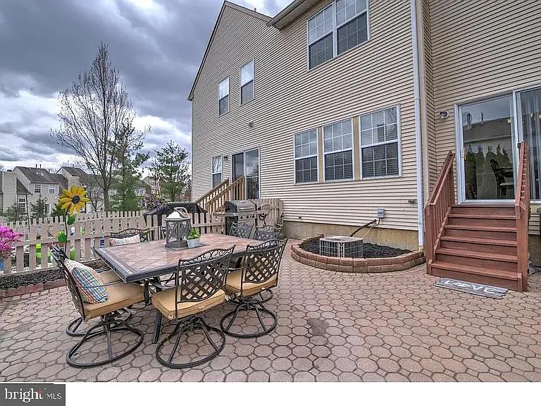 216 Waverly Ct — Photo 30