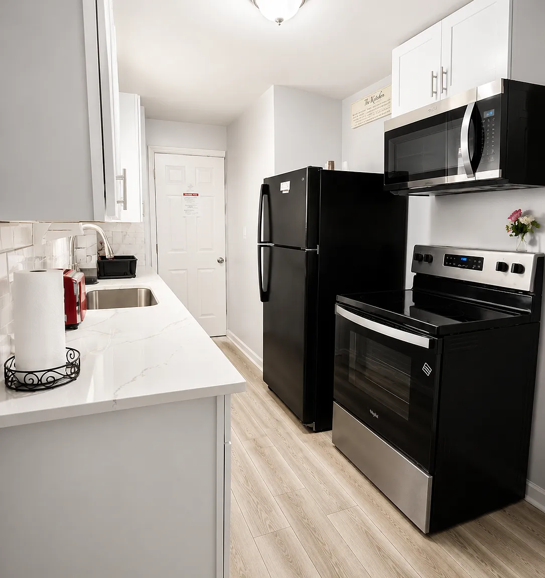 3 bed, 1000 sqft, $2,995 — Photo 4