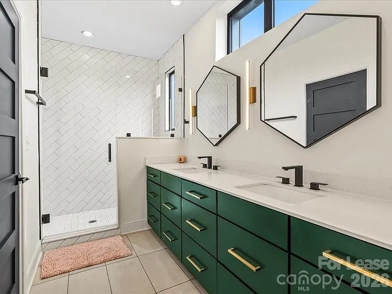 815 E 36th St — Photo 22