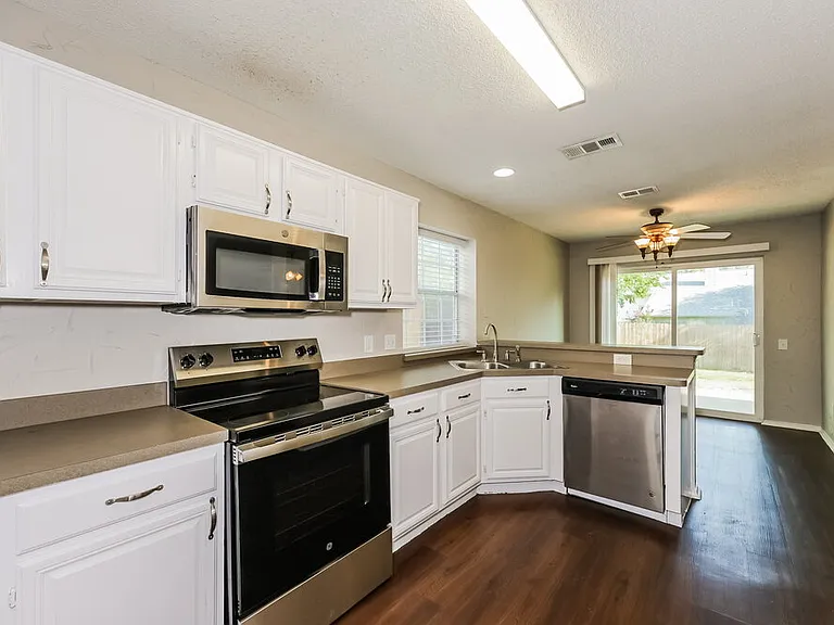 3229 Kathy Ln — Photo 7
