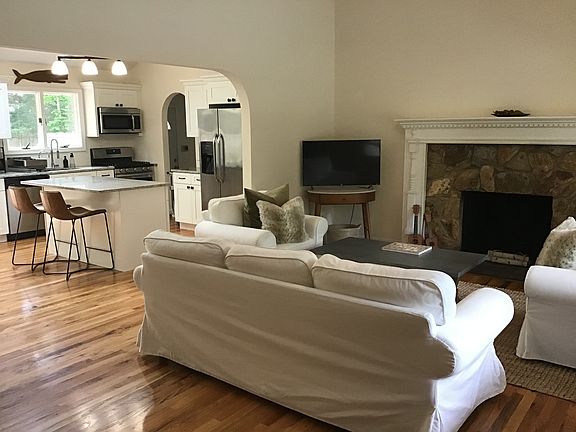 2nd image of 104 Underwood Dr