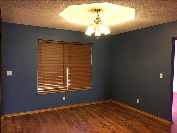 4th image of 5 W Regent Ln