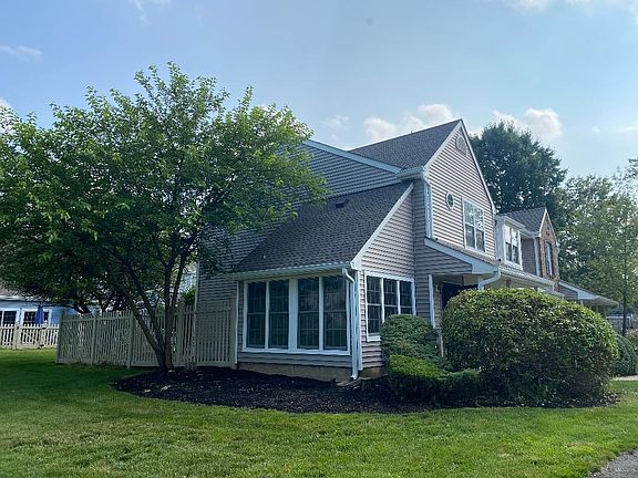 3rd image of 10 Hopkinson Ct