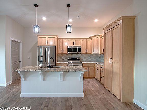 2nd image of 225 Rosewood Ct