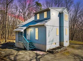 4410 Pine Ridge Dr, Bushkill, PA 18324