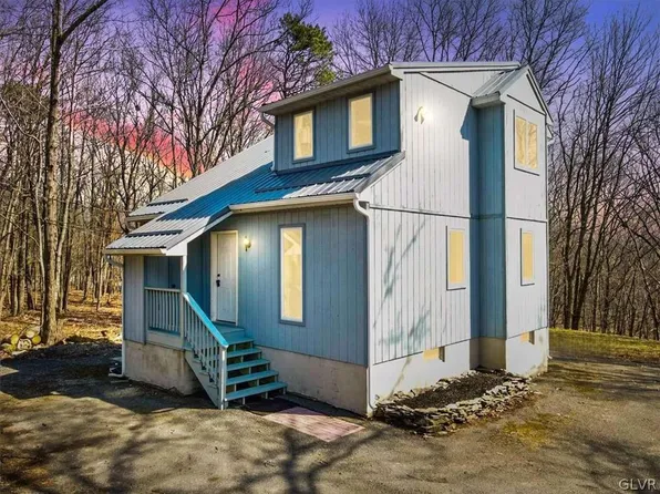 4410 Pine Ridge Dr, Bushkill, PA 18324