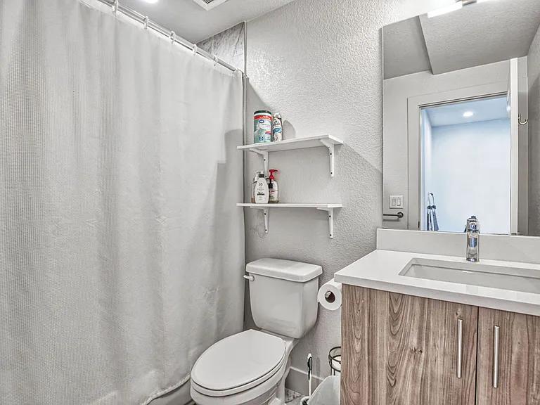 Upstairs full bathroom