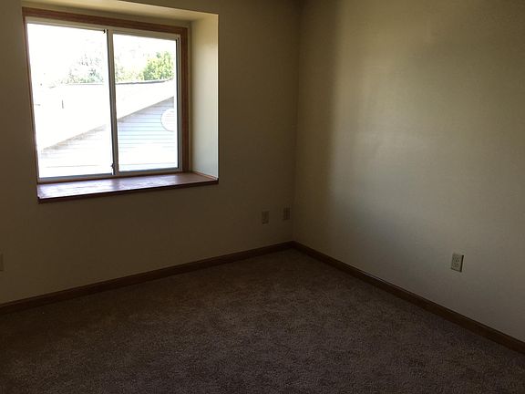 3rd image of 267 Rosemont Ave