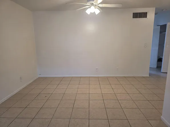 4760 NW 24th Ct APT B211, Lauderdale Lakes, FL 33313