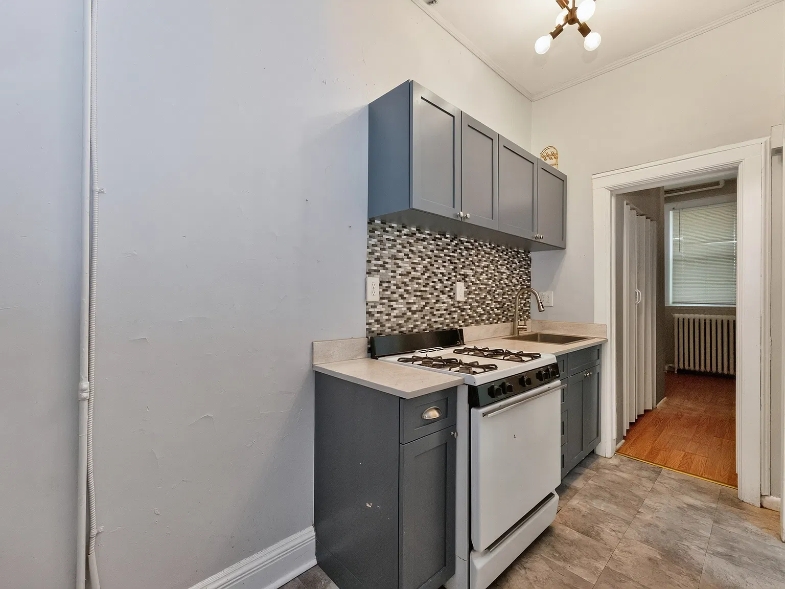 102 S Lake Ave — Photo 3