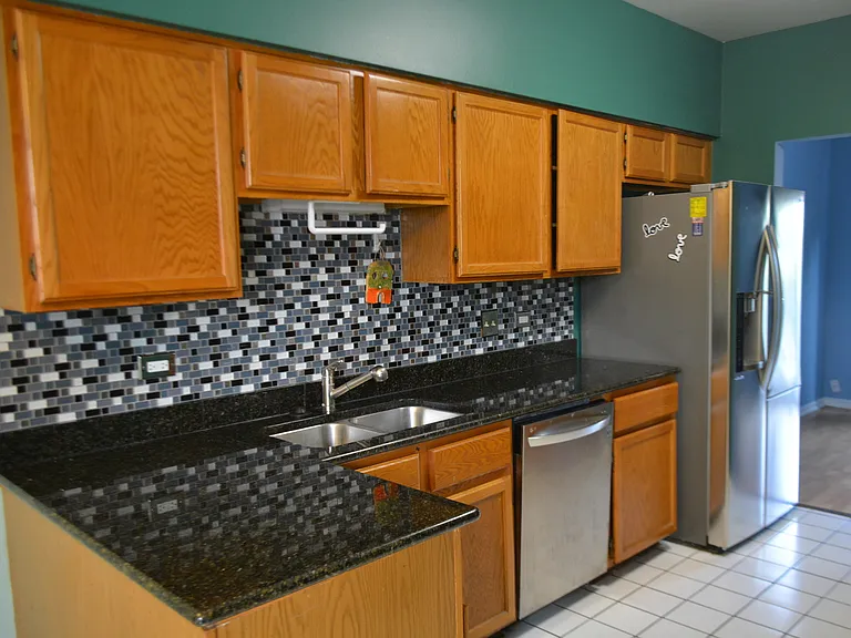 613 W Parkside Dr — Photo 4