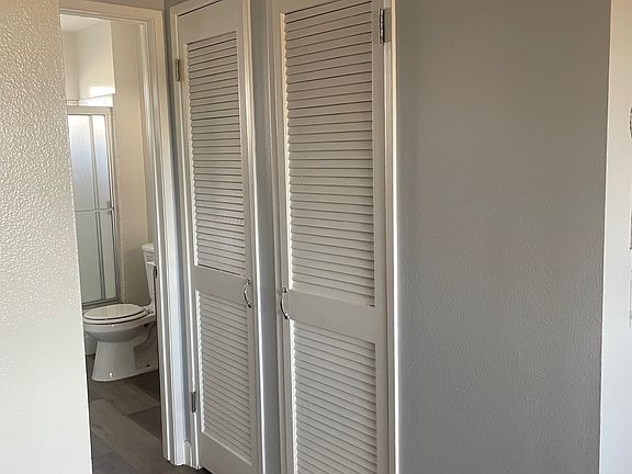 4th image of 6003 Craner Ave #3