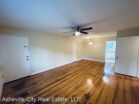 3rd image of 131 Lakeshore Dr APT 4