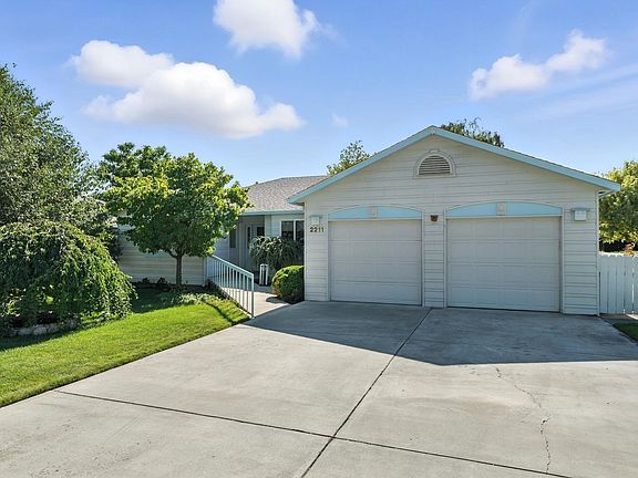 2nd image of 2211 S Highlands Blvd