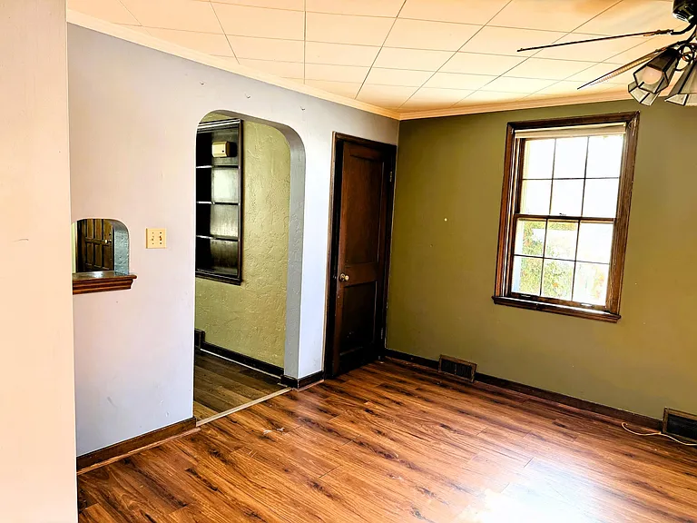 915 Perry Hwy — Photo 34