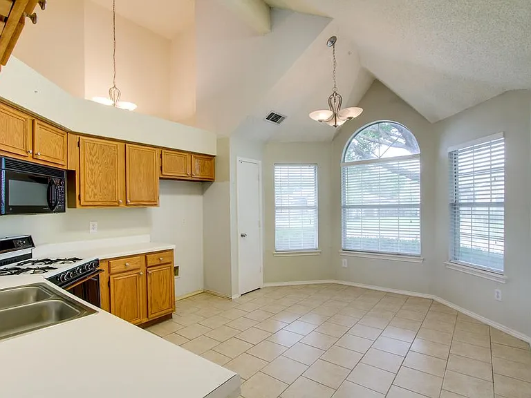 2104 Regency Dr — Photo 15