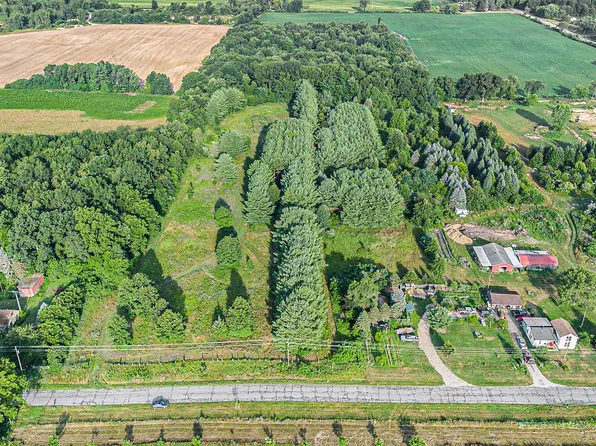 51244 Leach Rd, Dowagiac, MI 49047