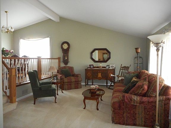 3rd image of 8903 Edgewood Ct