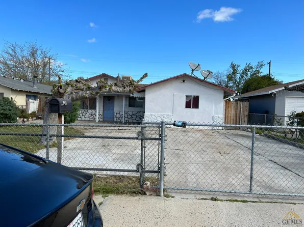 133 15th Pl, Delano, CA 93215