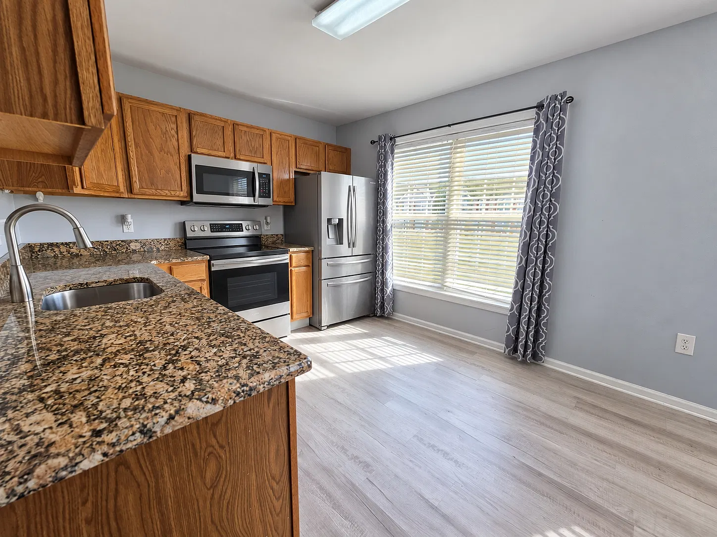 3 bed, 1650 sqft, $2,450 — Photo 4