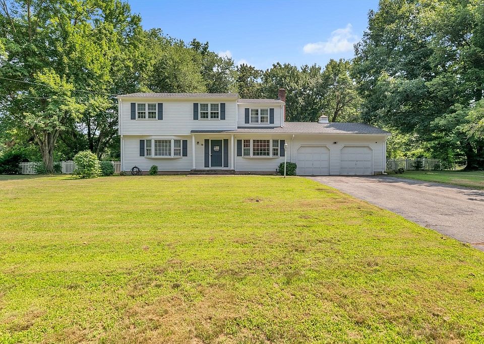 1st image of 10 Oakmoor Dr