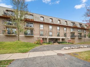 134 Green Bay Rd APT 106, Winnetka, IL