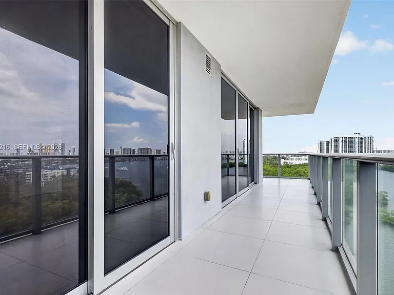 16385 Biscayne Blvd #1215 — Photo 27