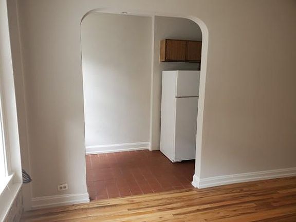 3rd image of 2530 N Sacramento Ave APT 206
