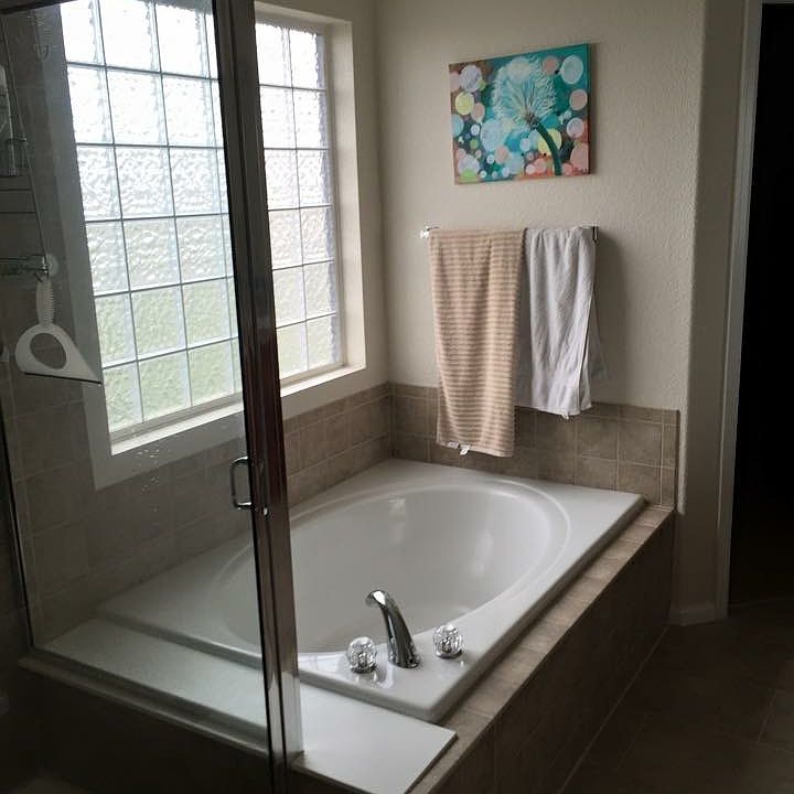 Main bathroom 