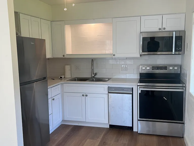 211 E Mission Ave #9 — Photo 2