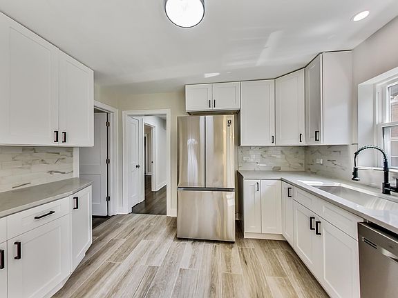4th image of 4821 Crain St #1