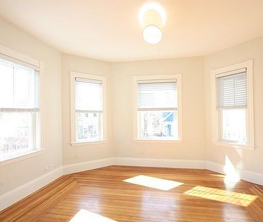4th image of 61 Marlboro St #3
