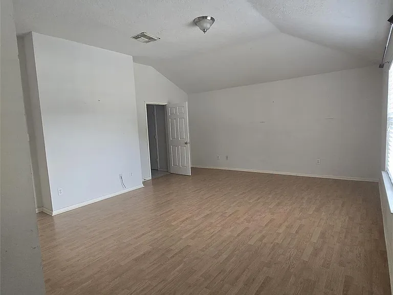 3006 Greenbriar Springs Dr — Photo 6