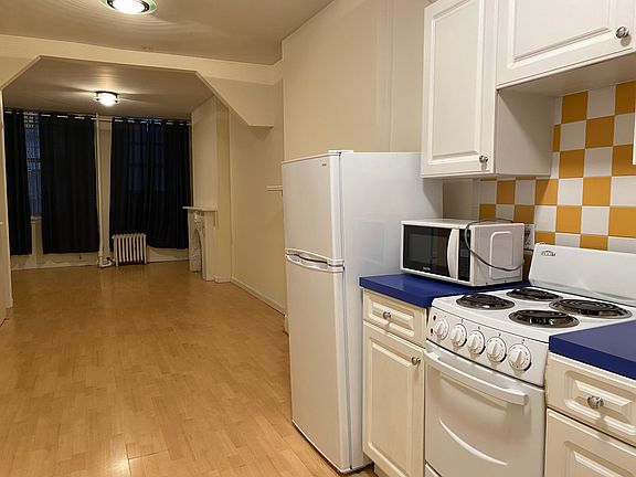 3rd image of 69 1st Ave APT D