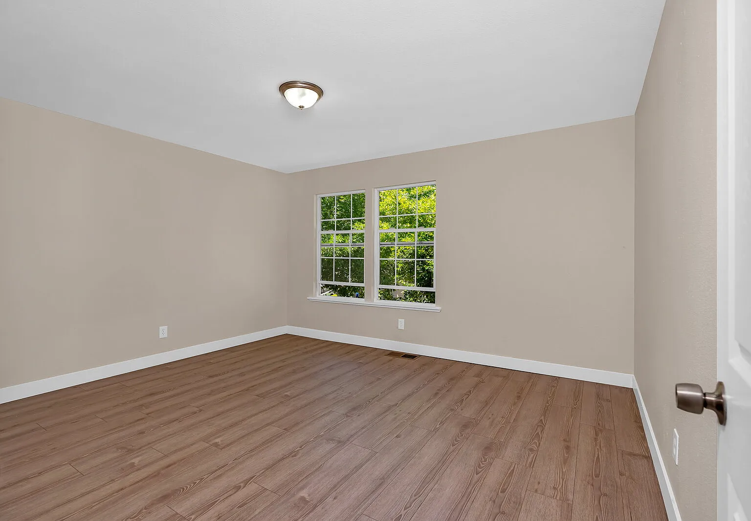 4 bed, 2.0 bath, 2352 sqft, $2,300 — Photo 3