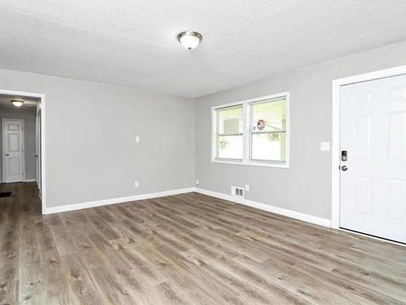 3rd image of 3711 Daisy Dr