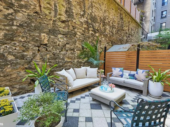 305 W 98th St APT 2ES, New York, NY 10025