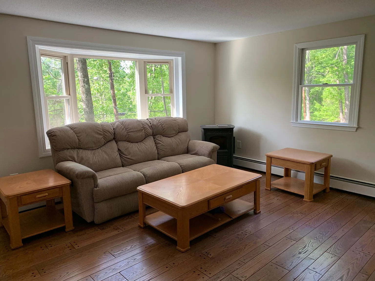 4 bed, 1.5 bath, 1633 sqft, $3,300 — Photo 3